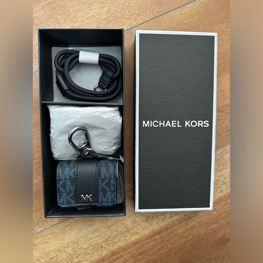 MK Michael Kors Admiral Logo Lanyard Air Pods Case New With Box
